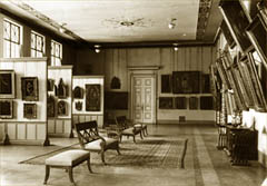 Зал картинной галереи. 1924 г.
